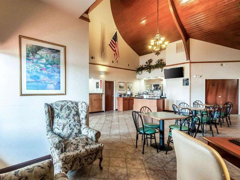 Econo Lodge Inn & Suites Middletown Buitenkant foto