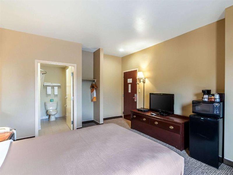 Econo Lodge Inn & Suites Middletown Buitenkant foto