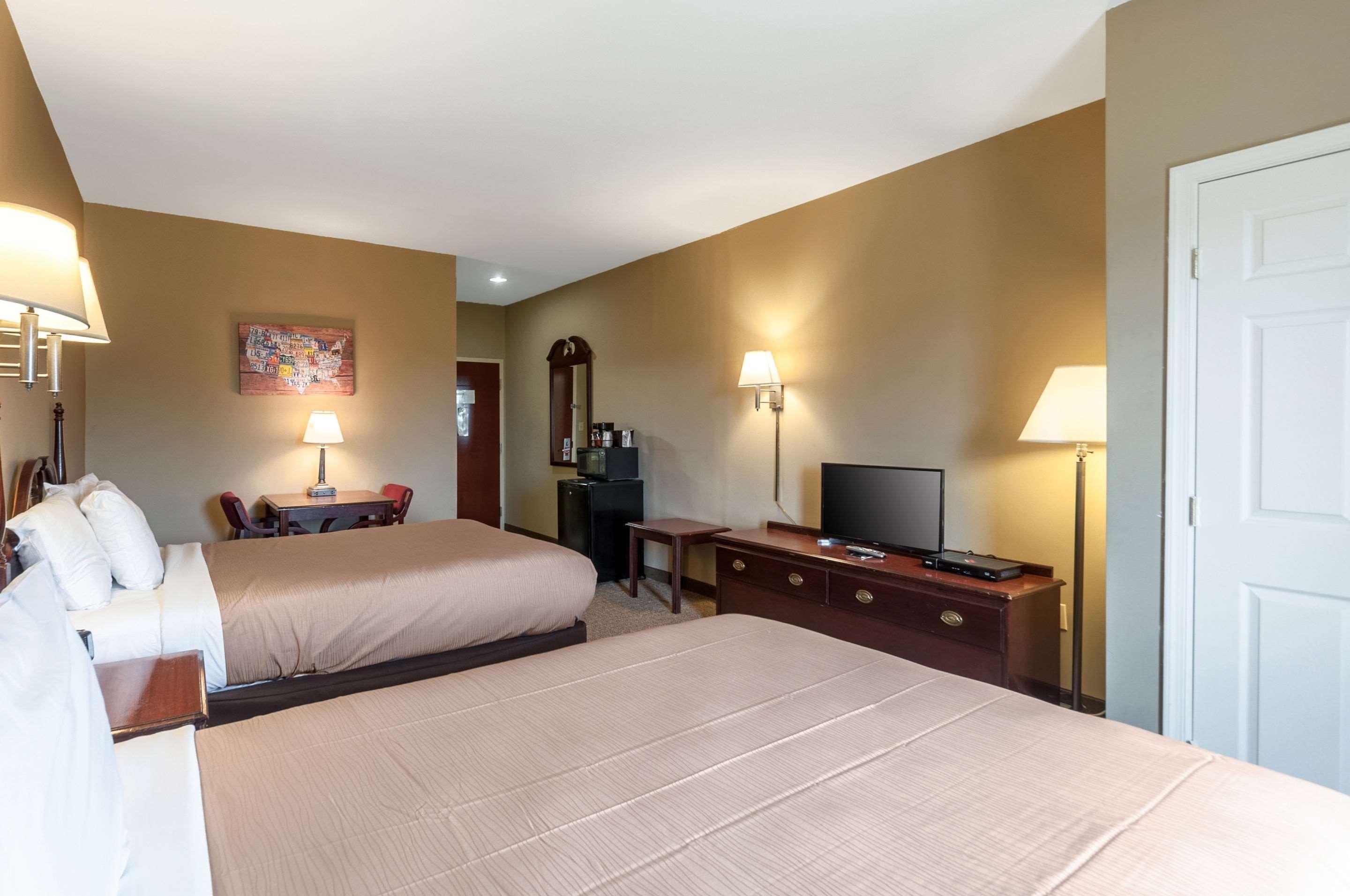 Econo Lodge Inn & Suites Middletown Buitenkant foto