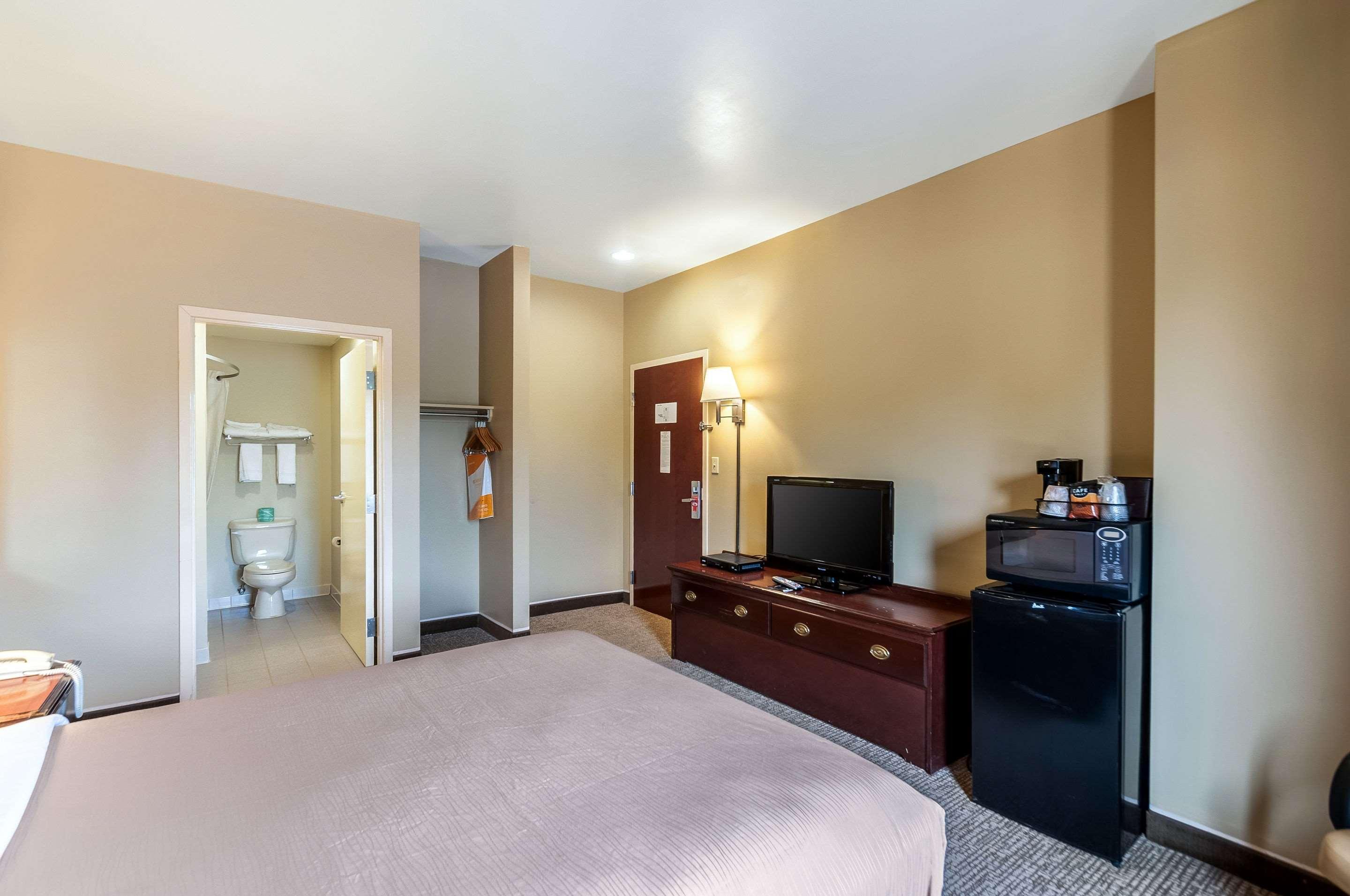 Econo Lodge Inn & Suites Middletown Buitenkant foto