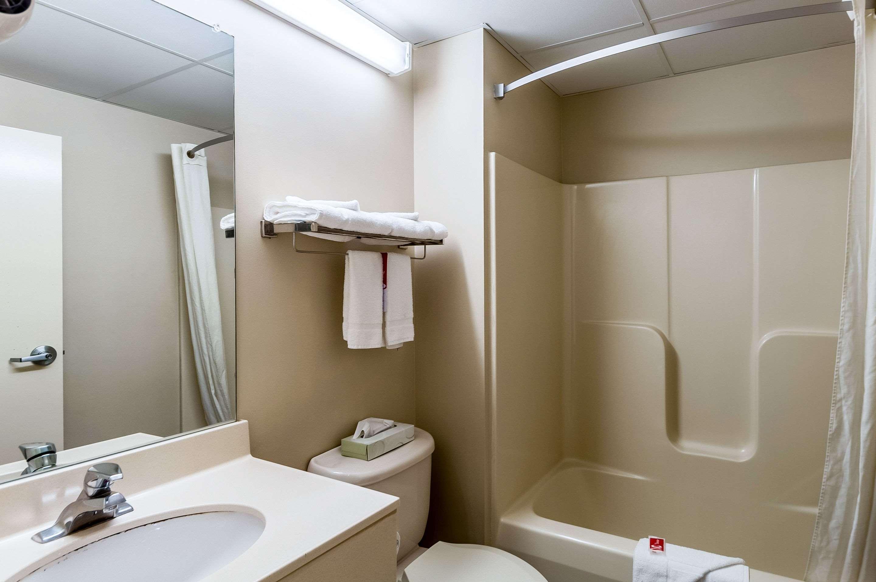 Econo Lodge Inn & Suites Middletown Buitenkant foto