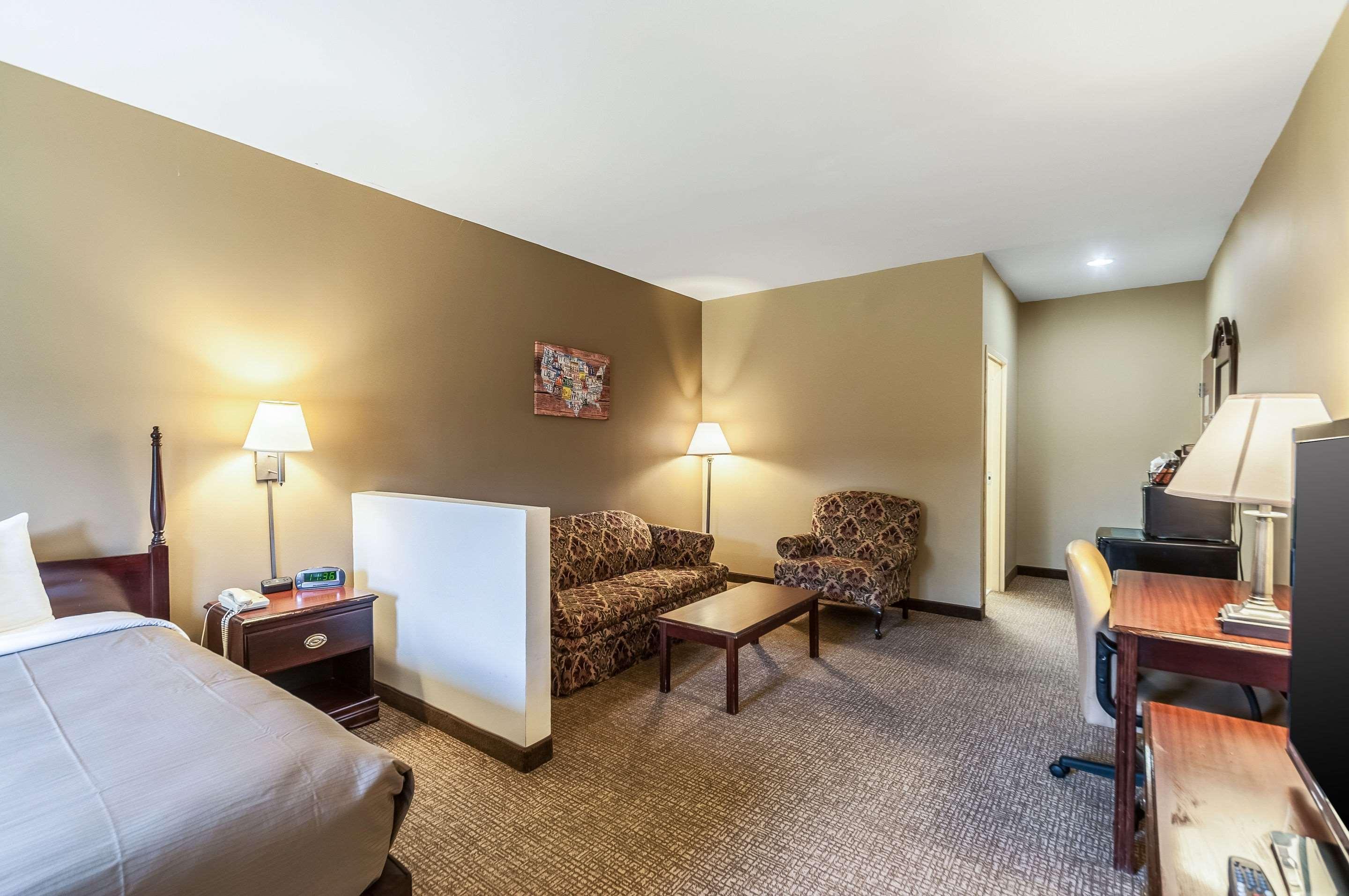Econo Lodge Inn & Suites Middletown Buitenkant foto
