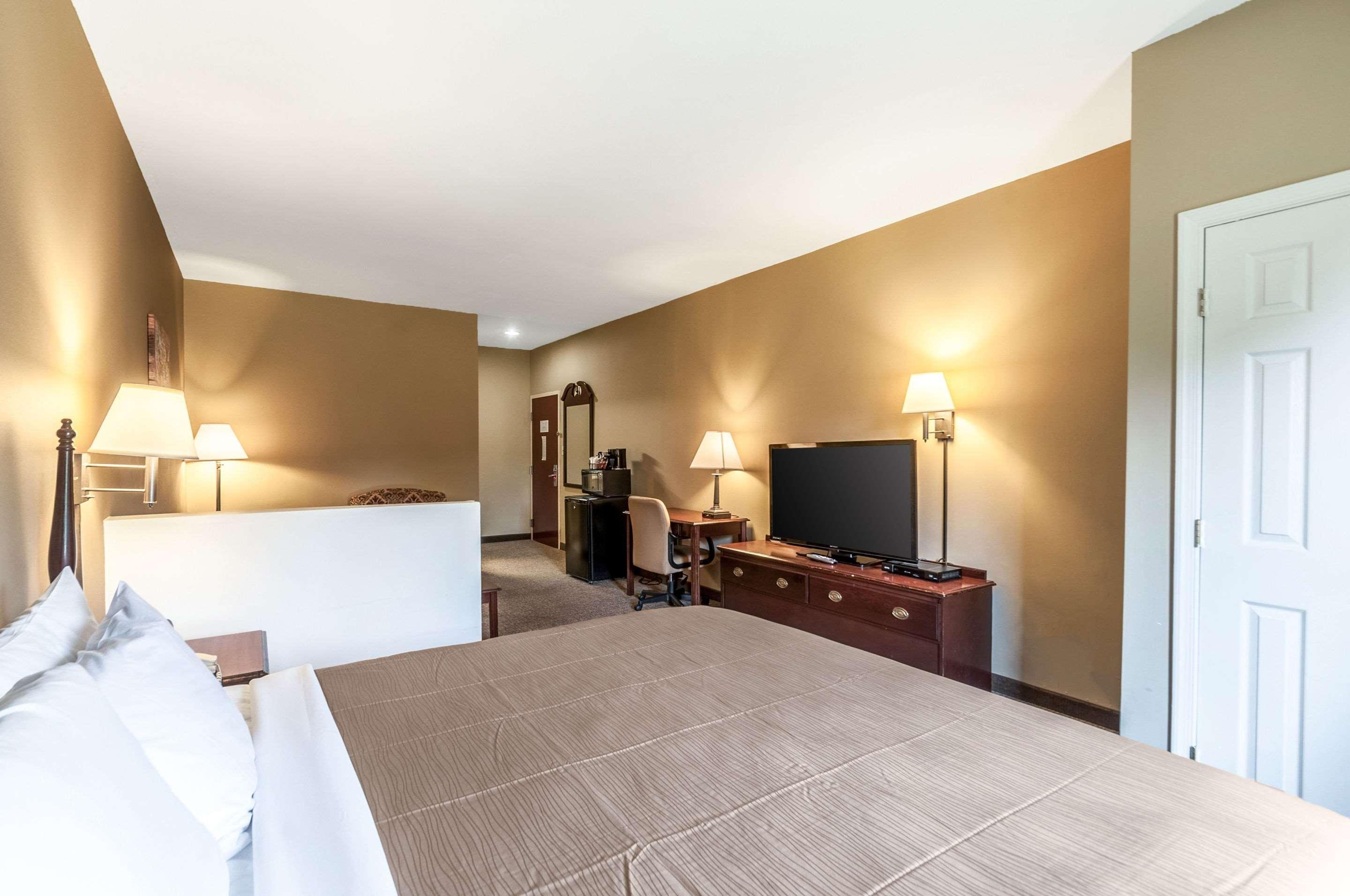 Econo Lodge Inn & Suites Middletown Buitenkant foto