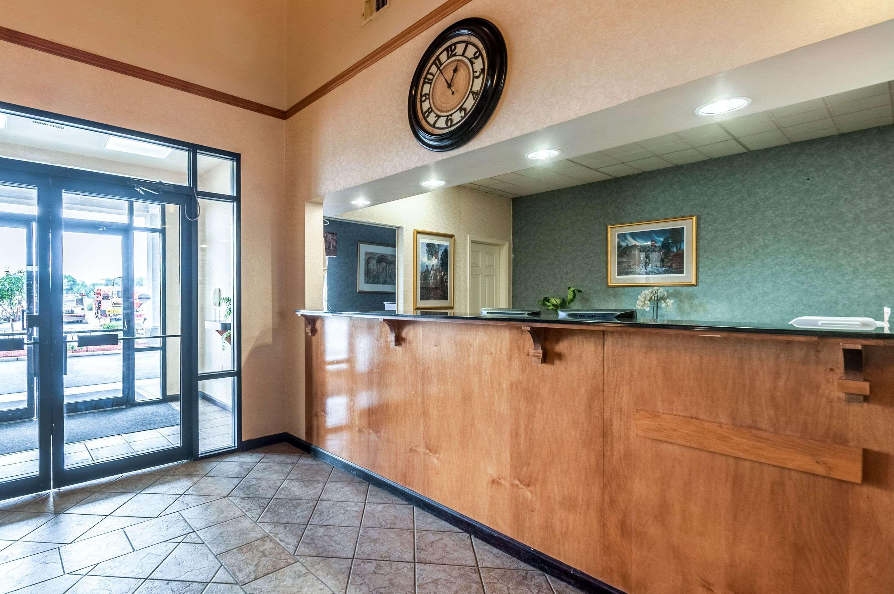Econo Lodge Inn & Suites Middletown Buitenkant foto