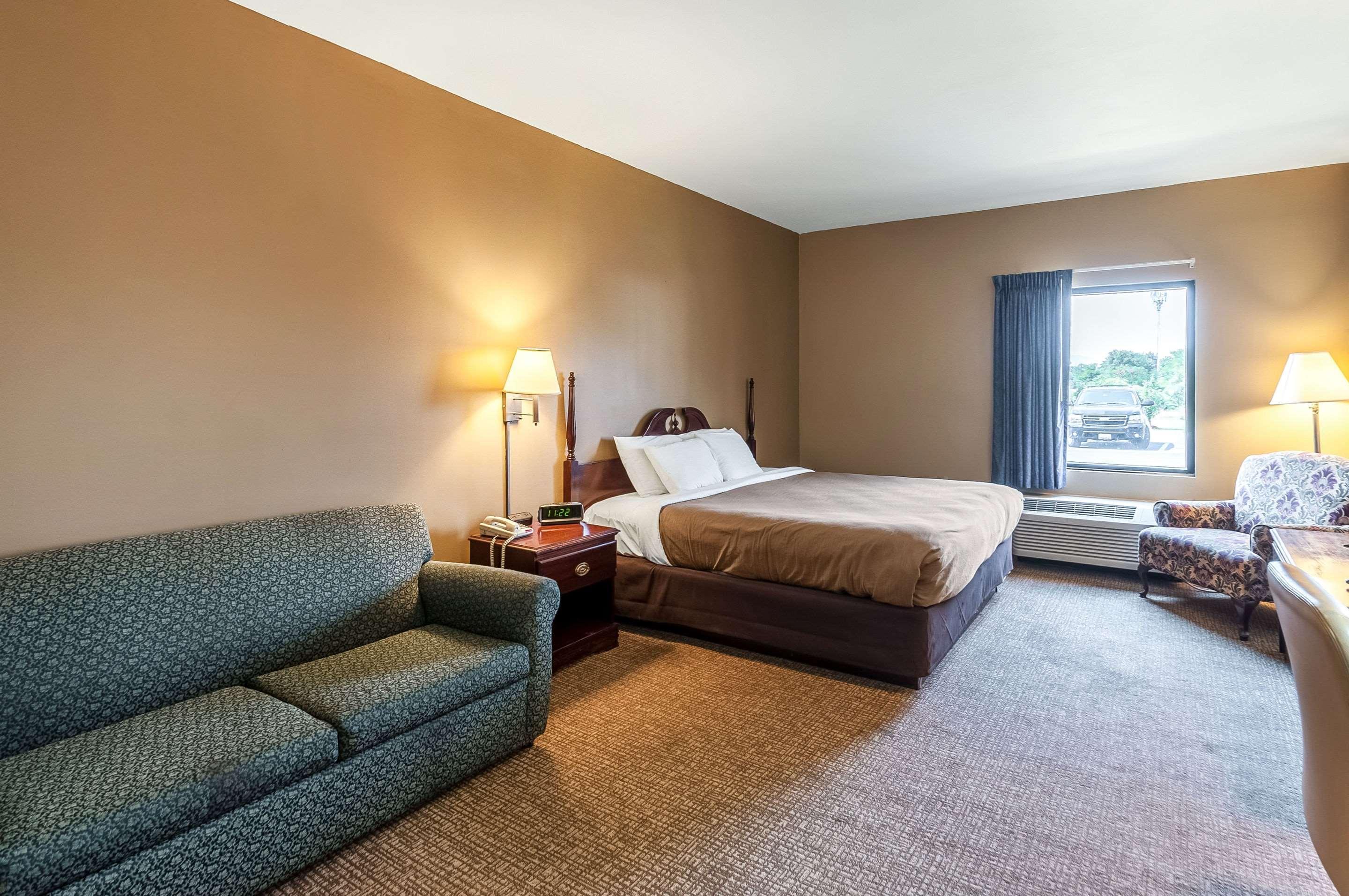 Econo Lodge Inn & Suites Middletown Buitenkant foto