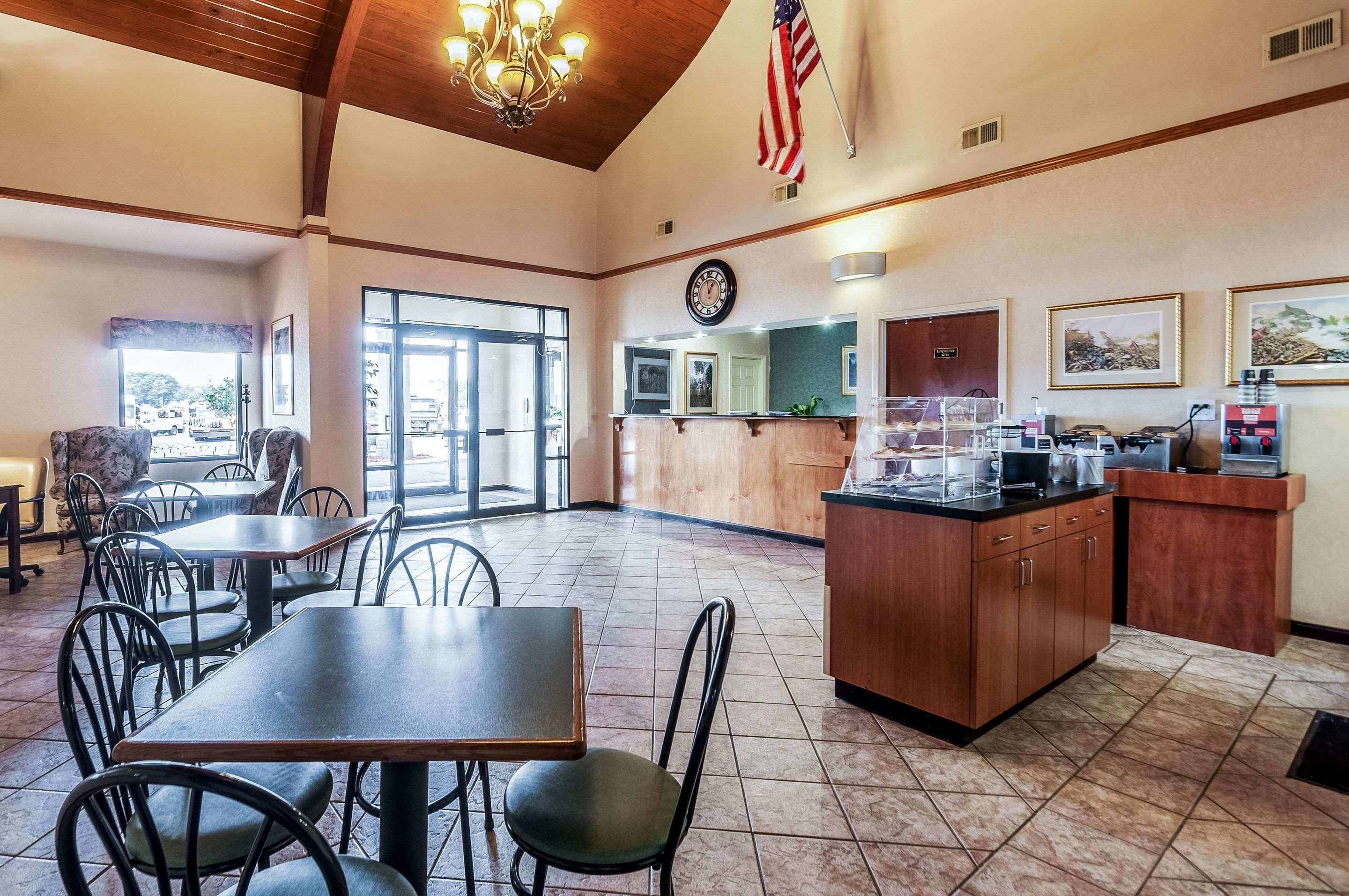 Econo Lodge Inn & Suites Middletown Buitenkant foto