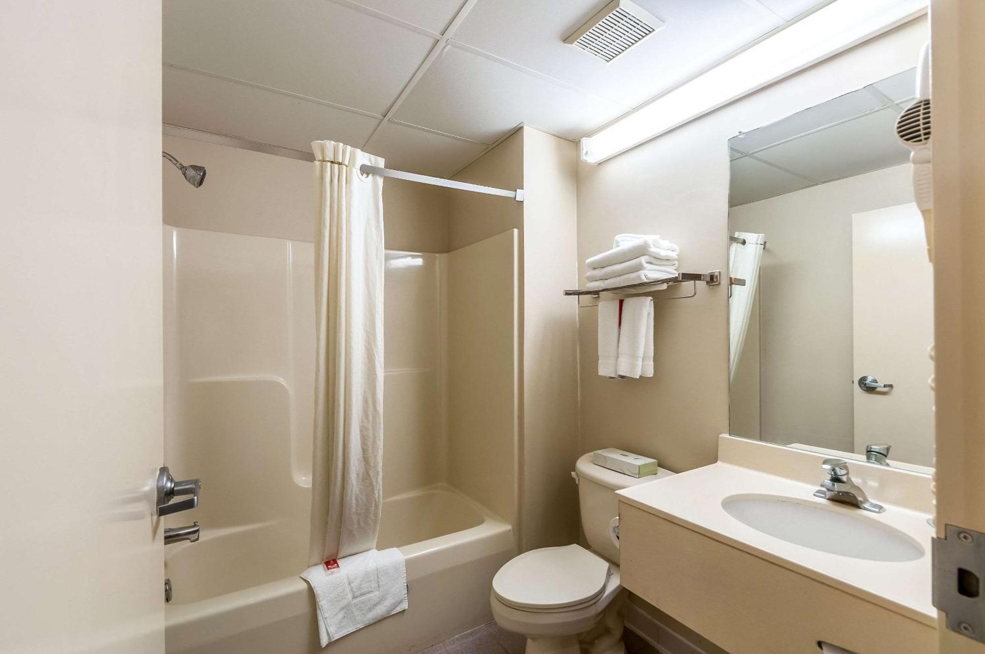 Econo Lodge Inn & Suites Middletown Buitenkant foto