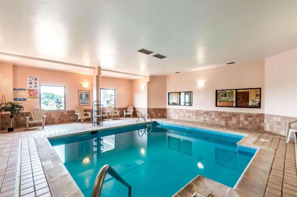 Econo Lodge Inn & Suites Middletown Buitenkant foto
