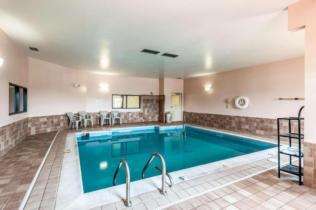 Econo Lodge Inn & Suites Middletown Buitenkant foto